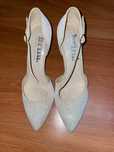 Brokatowe buty na obcasie