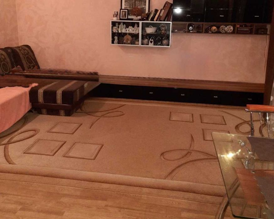 Килим 2500*4000 в гарному стані