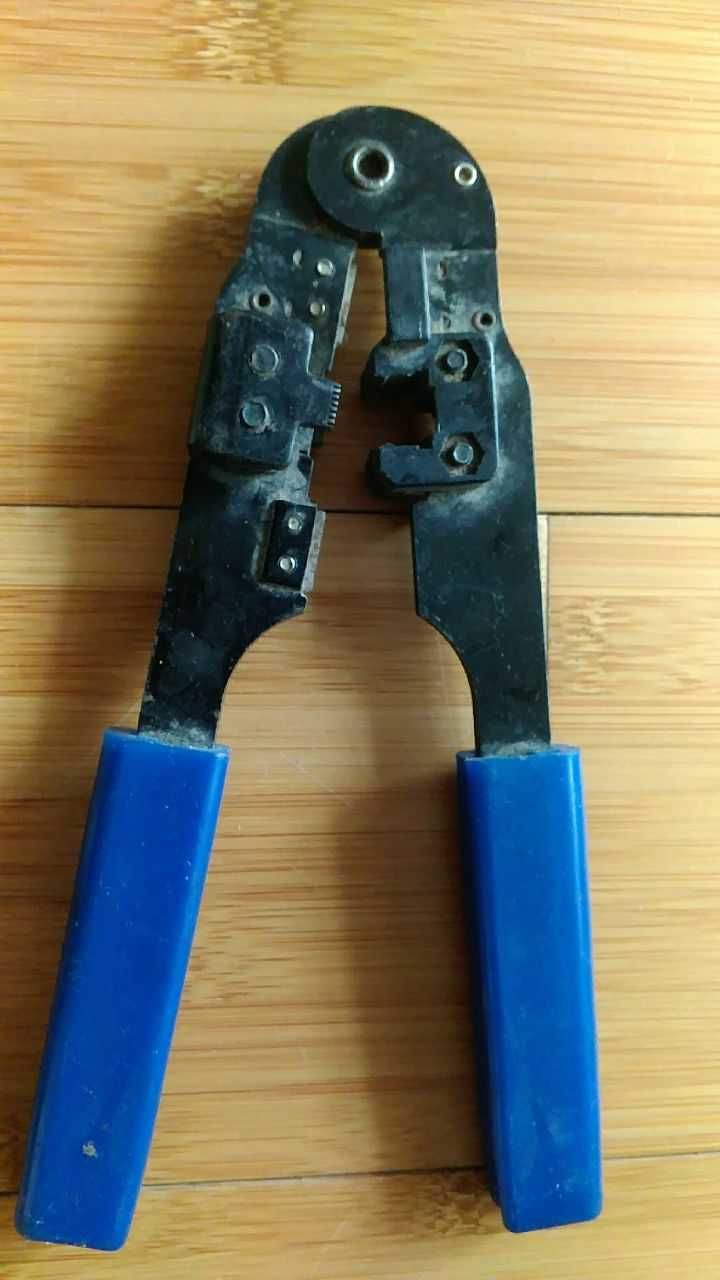 Клещи для обжима витой пары RJ45