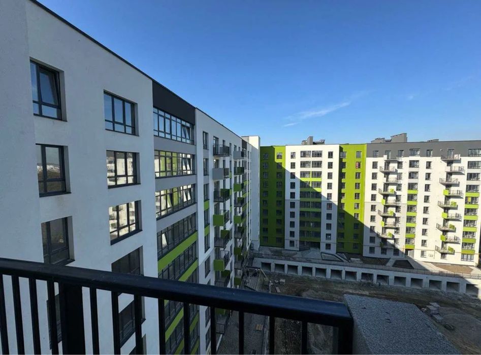 Готовий до ремонту 3-х кімннатний сирець біля міського озера