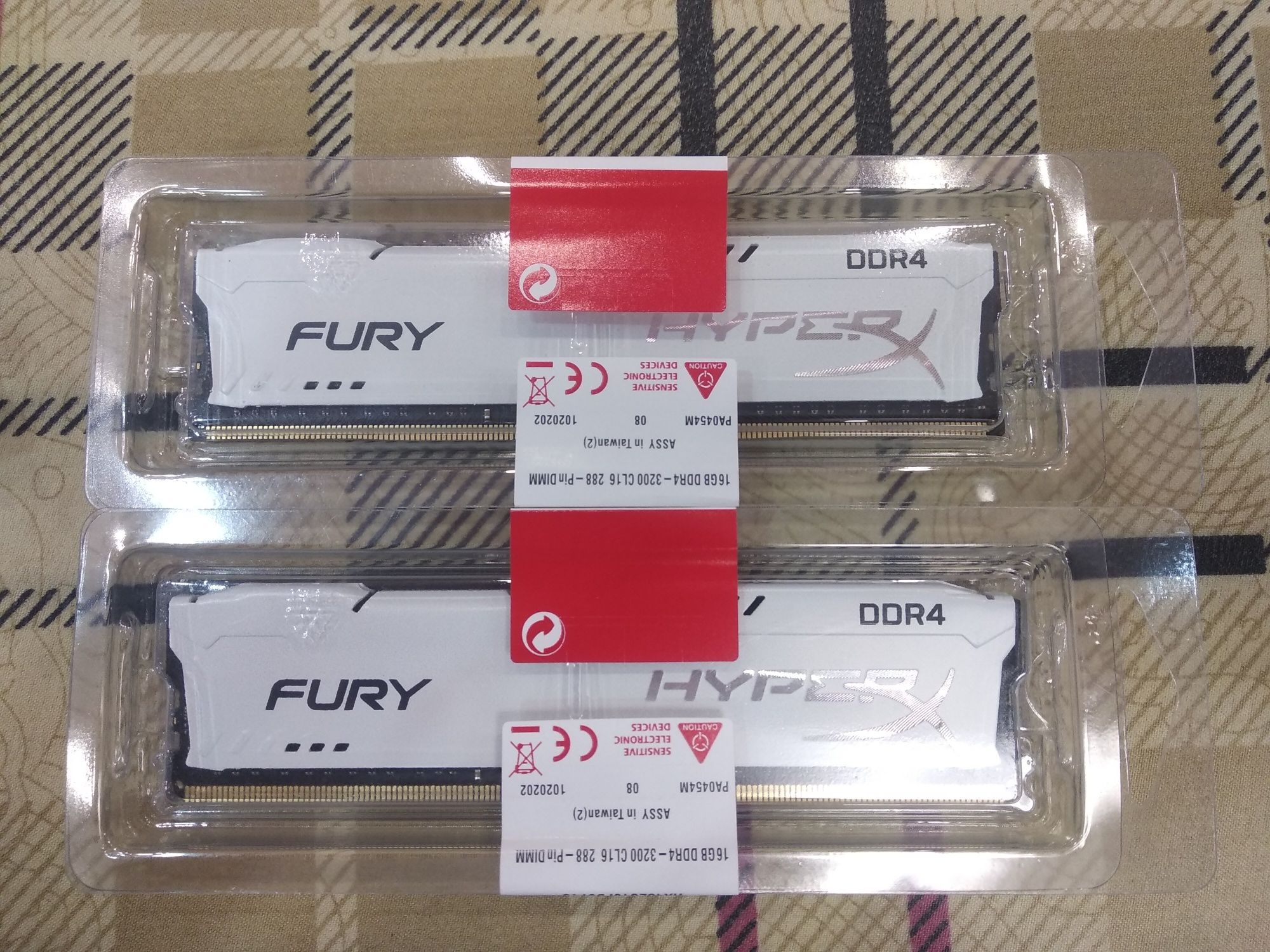 Продам DDR4 HyperX Fury белая 32gb 2x16gb 3200