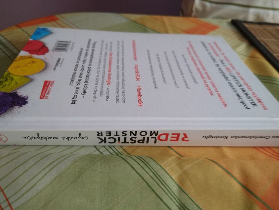 Książka Red Lipstick Monster tajniki makijażu