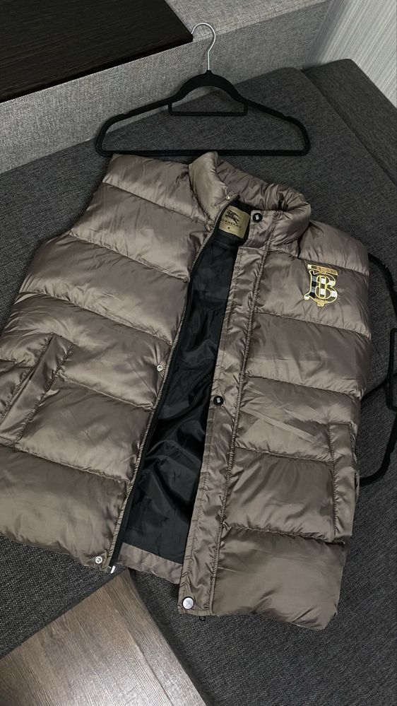 Чоловіча жилетка burberry оригінал ! Стан нової !