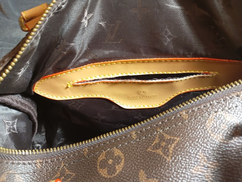 Brązowa torebka ze wzorami