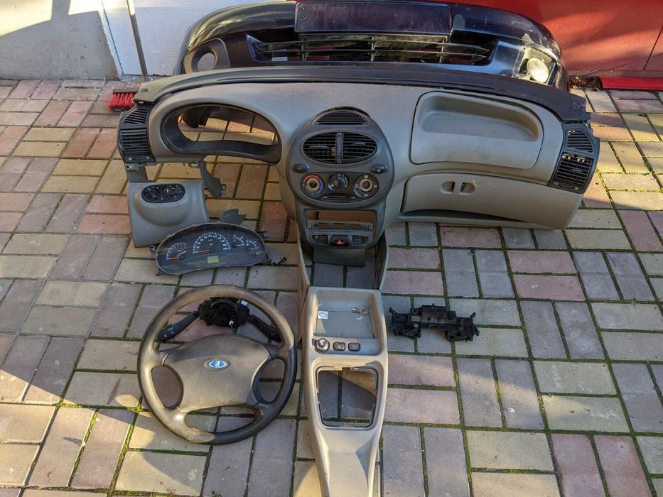 Панель приладів торпедо ВАЗ 1118 Калина по запчастинах