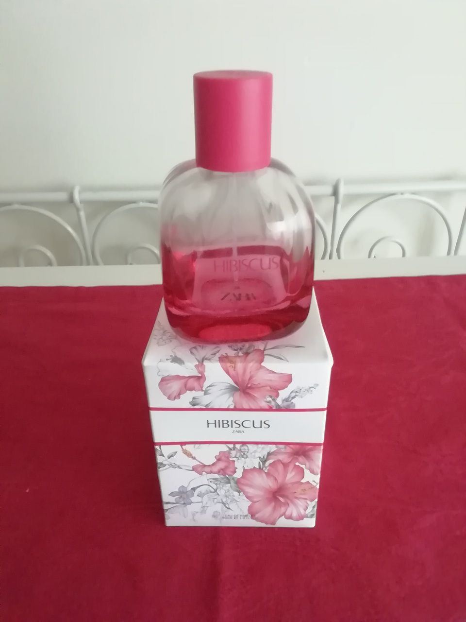 Frasco de perfume + caixa Hibiscus, vazio