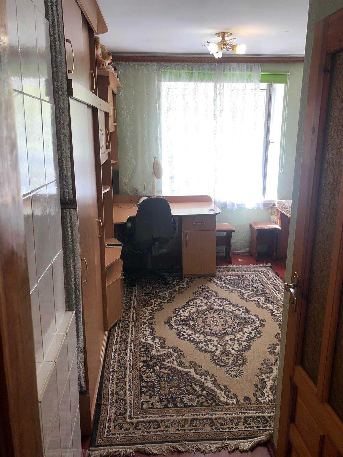 Продається двокімнатна квартира в Якушинцях
