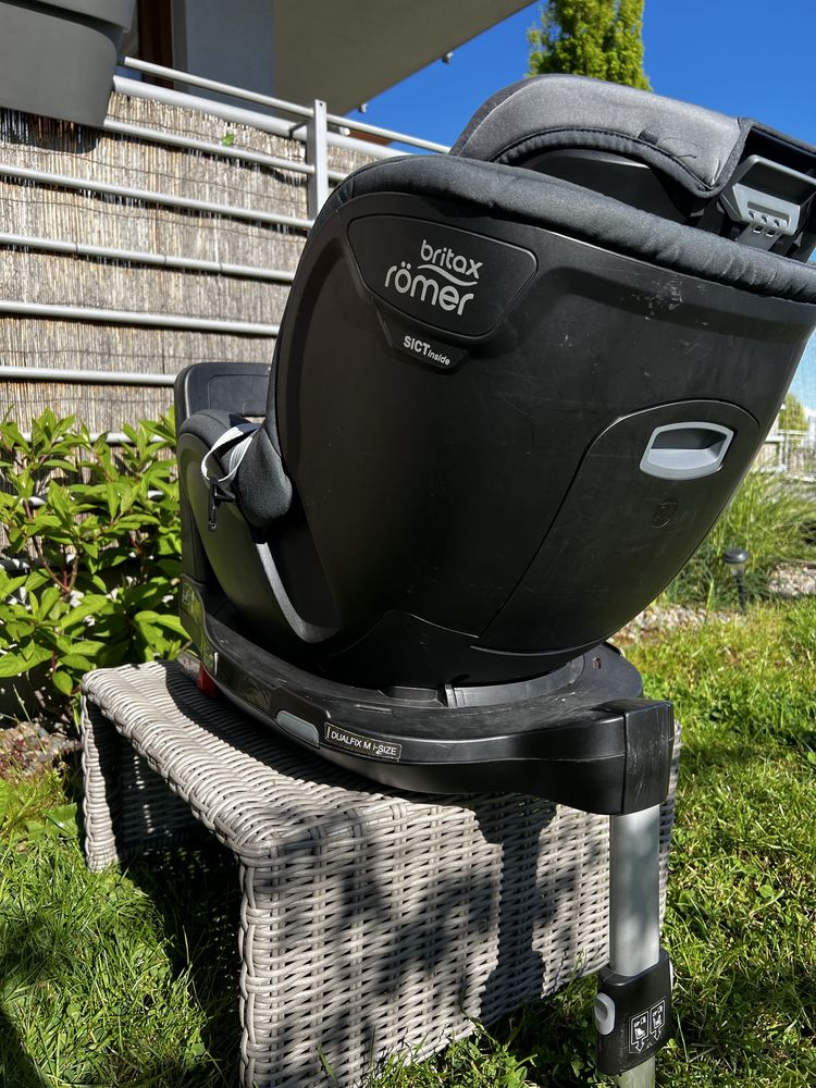 Obrotowy fotelik samochodowy Britax Römer DUALFIX M i-SIZE 18kg 105cm