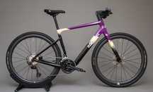 Rower gravel RADIKAL MOVERE z prostą kierownicą 2x11, karbonowe koła
