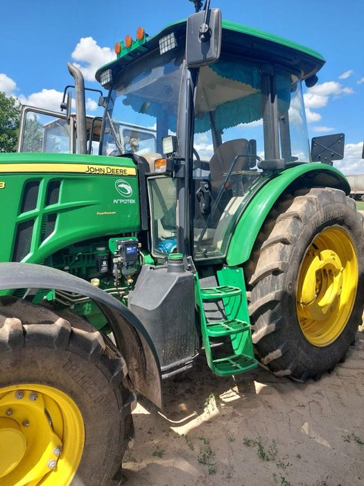 Трактор John Deere 6135 B