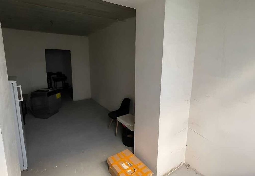 Пропонується простора 2-кімнатна квартира на Виставці