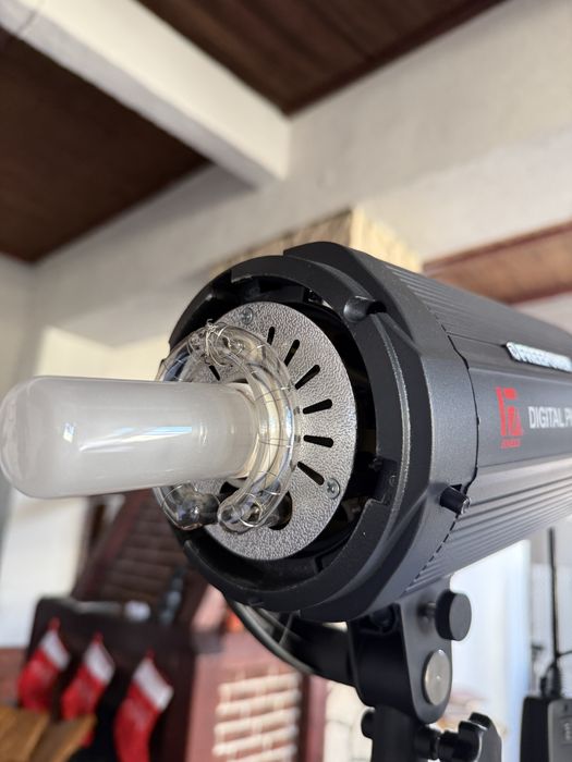 2 × Lampa studyjna FreePower Digital Pioneers III 500