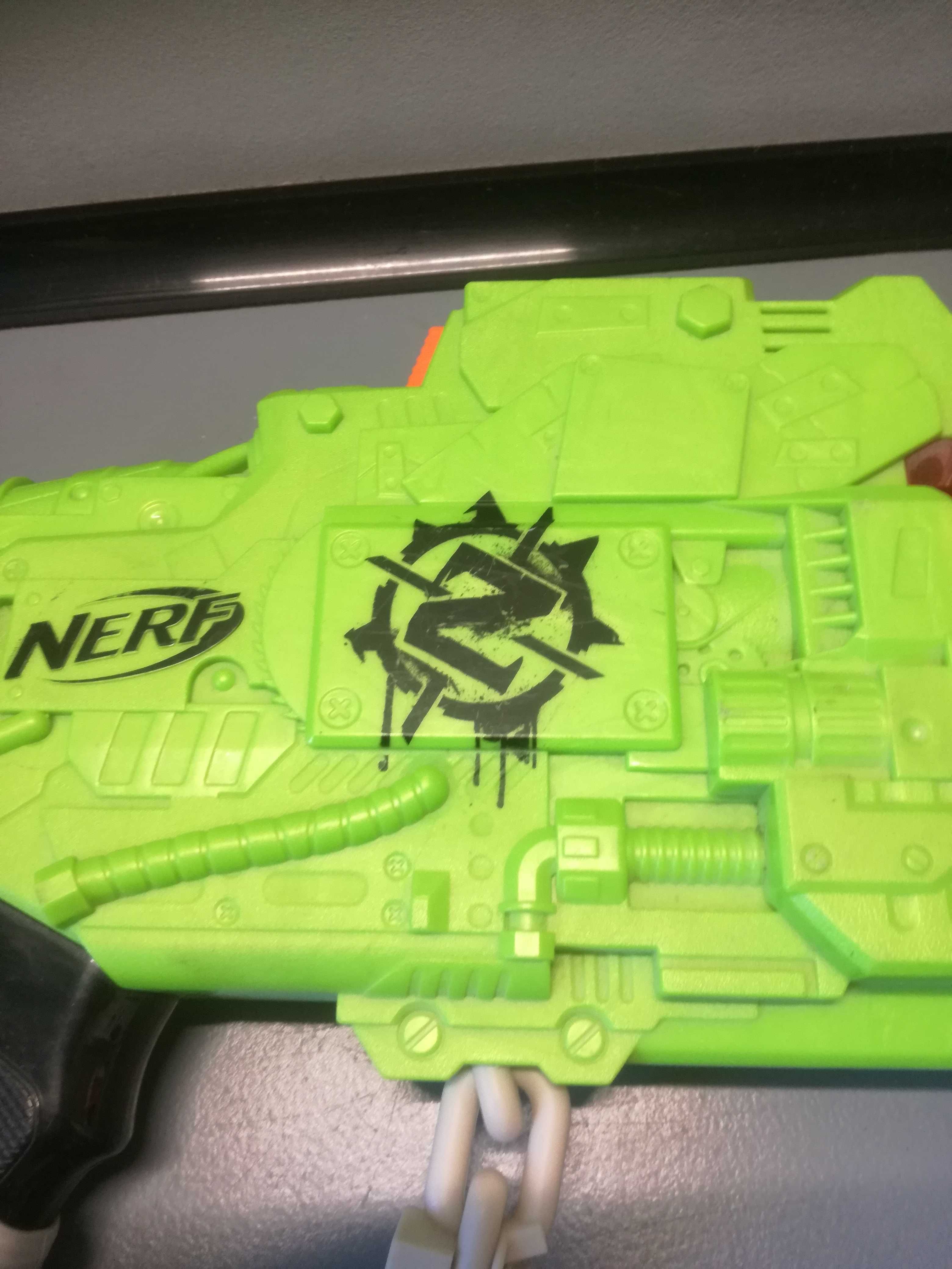 Nerf zombie strike maszynowy 100% sprawny.