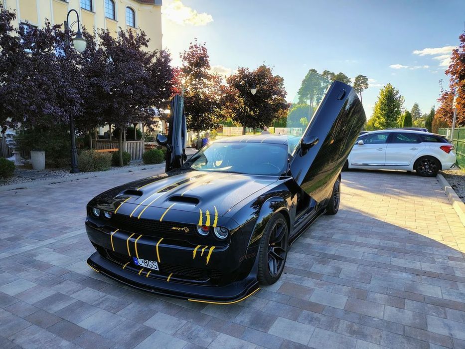 Dodge Challenger Challenger 6.4 stylizowany na Hellcat Redeye z dodatkami