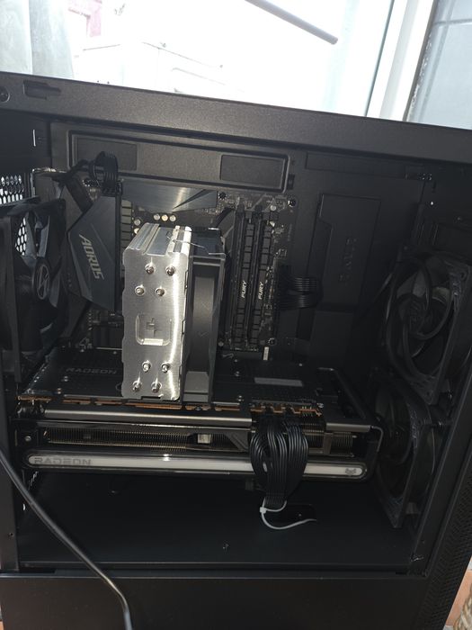 PC AMD 5600X/7800XT Sapphire Nitro+ 16GB/B550/32GB/1.5TB/Wi-Fi6 + BT