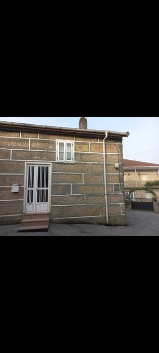 Vendo casa de aldeia barata com muito potencial