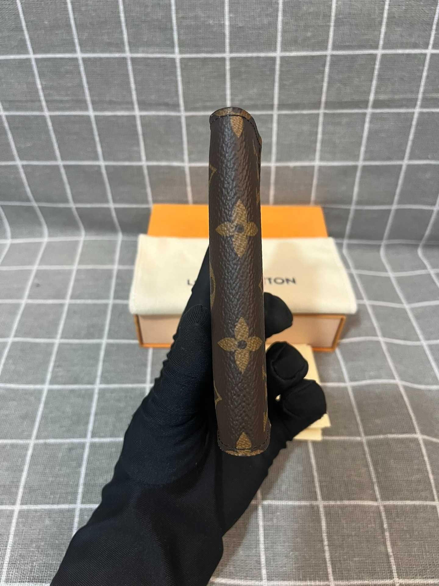 Nowe LV Louis Vuitton Victorine Mały portfel Różowy przycisk