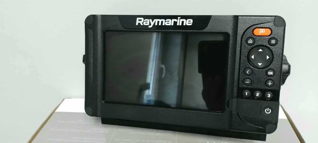 Echosonda Raymarine Element 7 HV 100 1,2 Mhz z mapą Navionics +
