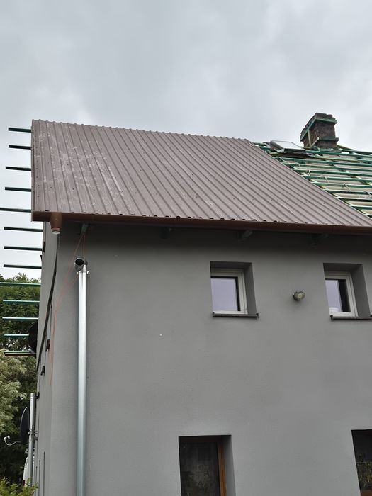 Oferujemy Uslugi
Ofeoferrujemy Usługi Dekarsko-Blacharskie.
-Remonty D