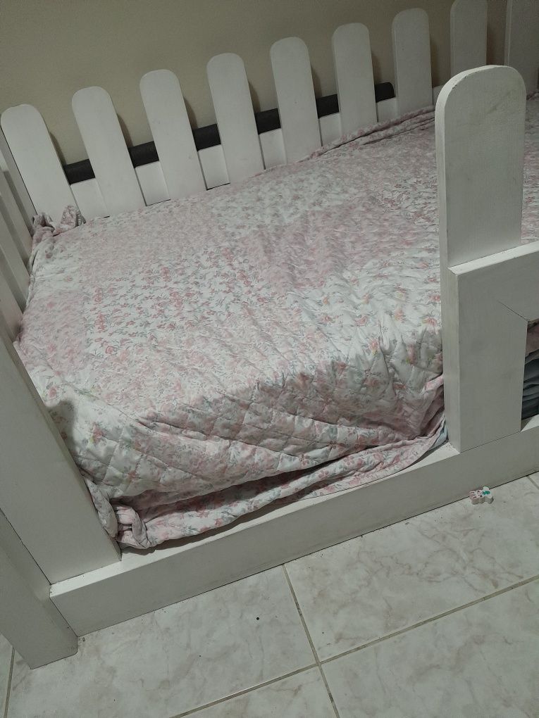 Vende-se cama de criança