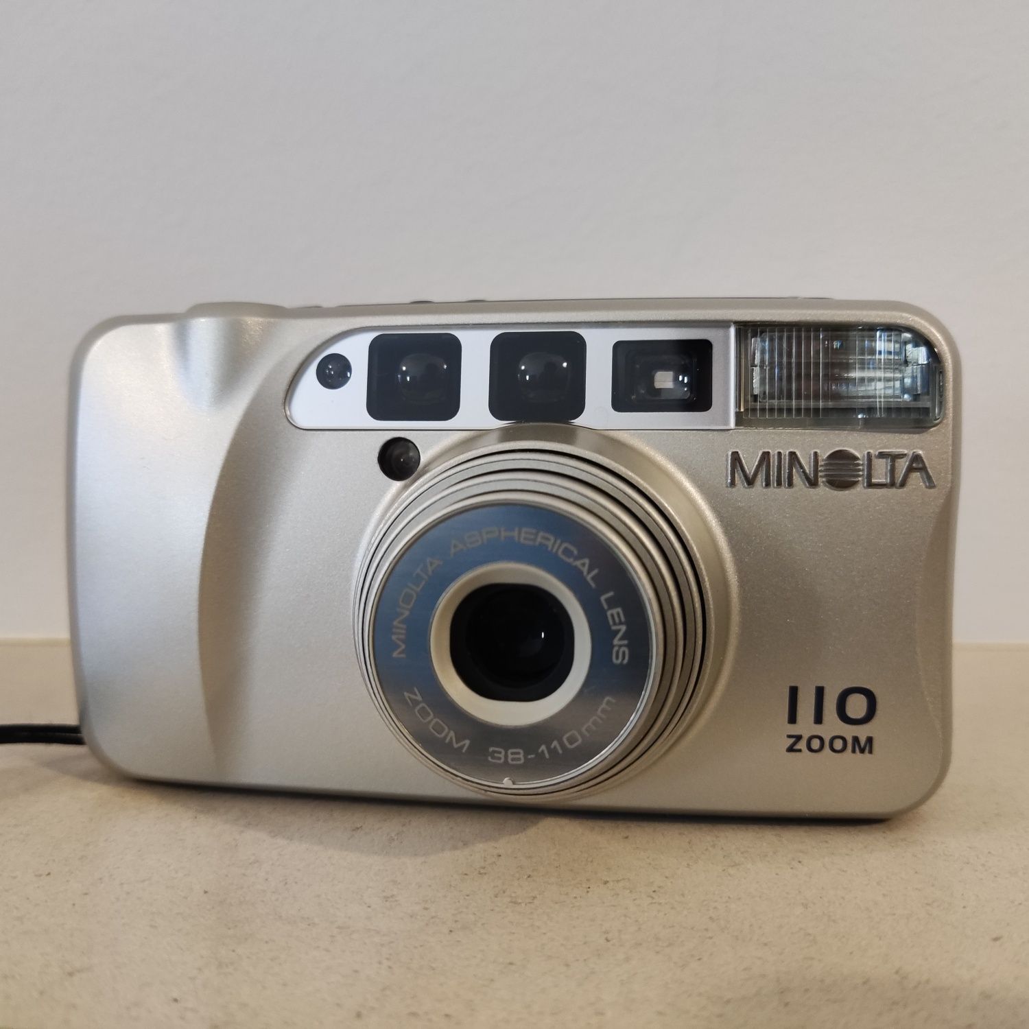 Minolta 110 Zoom - camera "point and shoot" 35 mm