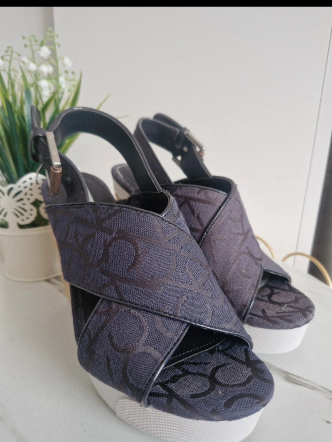 Buty na koturnie