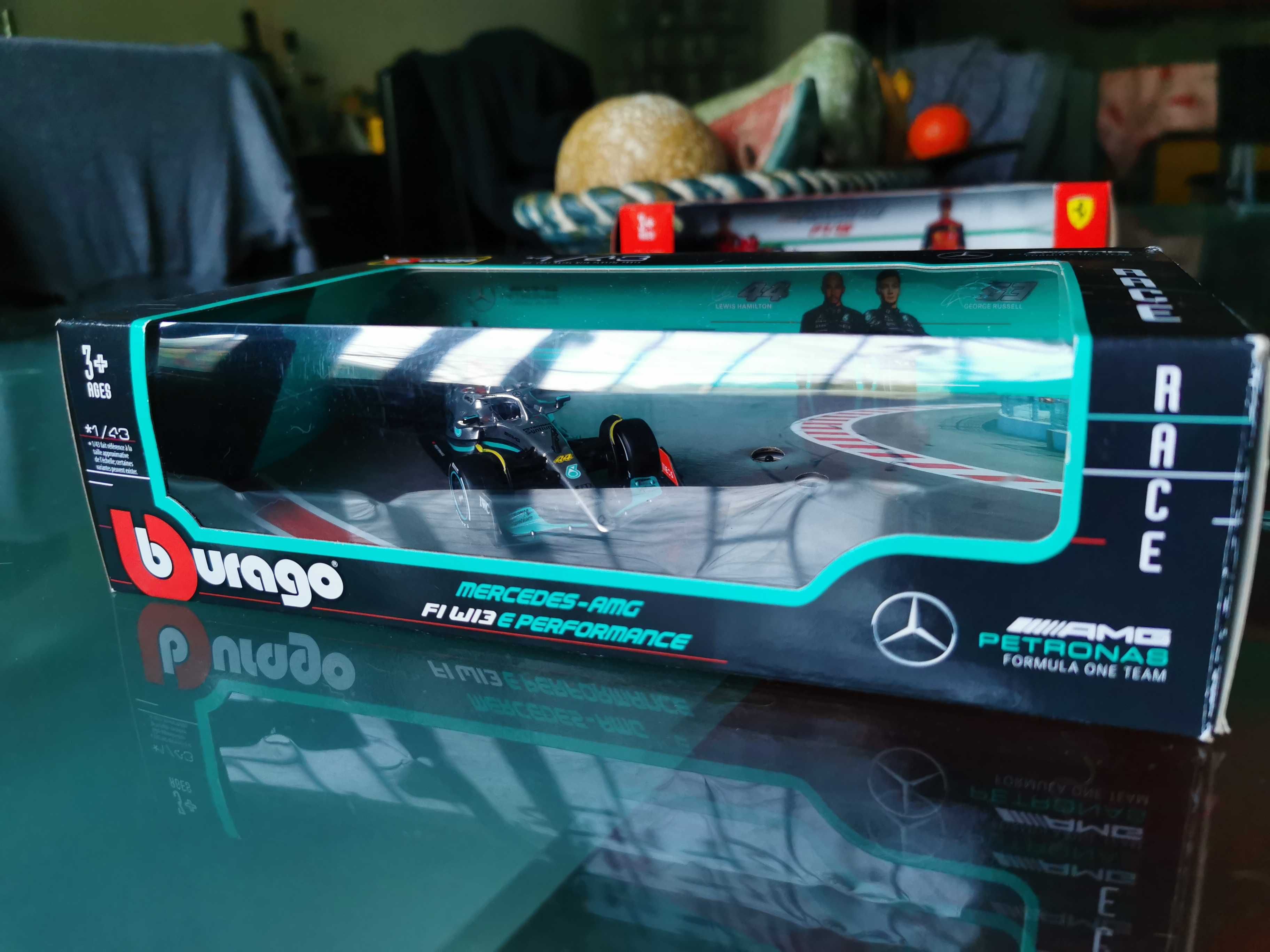 Duas miniaturas F1