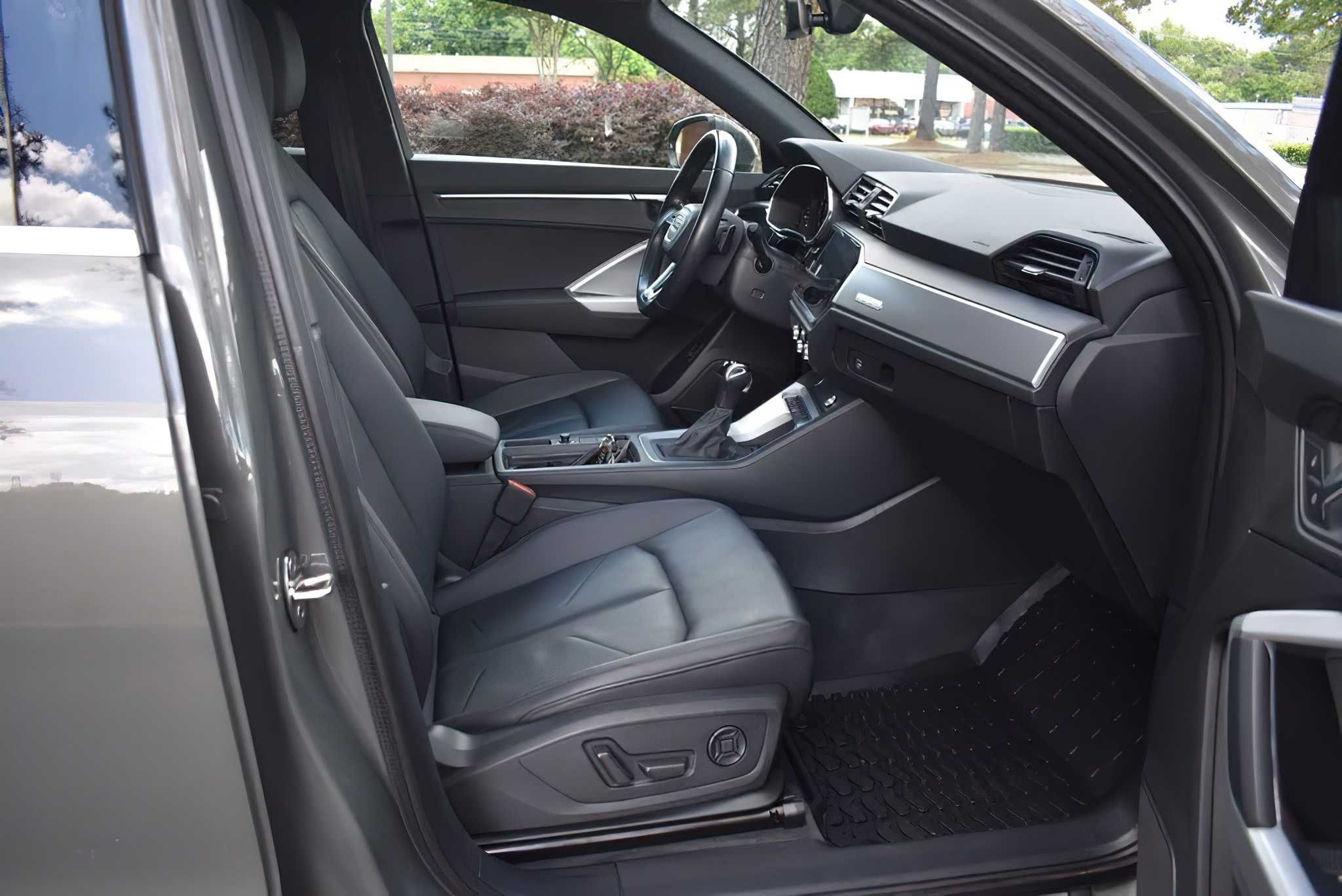 Audi Q3     2021