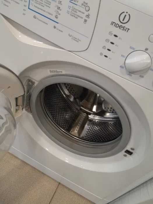 Стиральная машина indesit. Iwsb5085