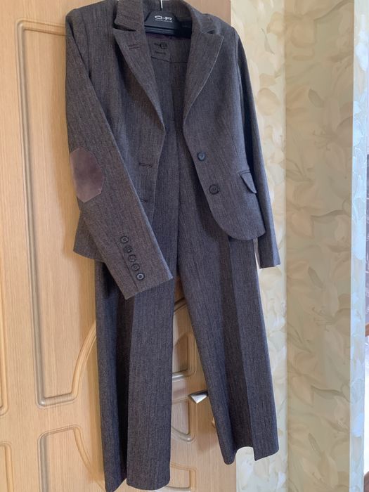 Жіночий діловий костюм, р. 34