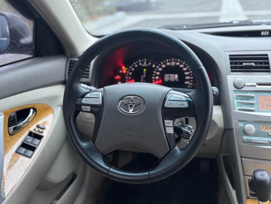 Toyota Camry 2.4 добрий стан