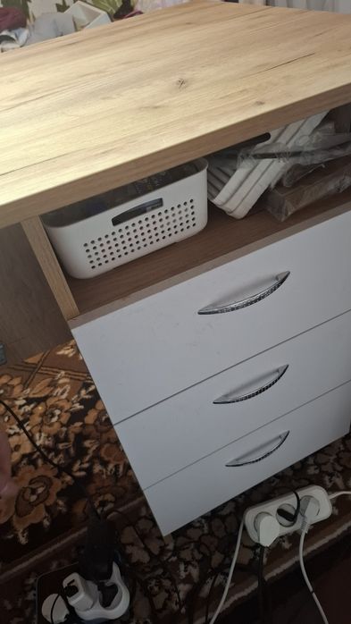 Стіл для манікюра