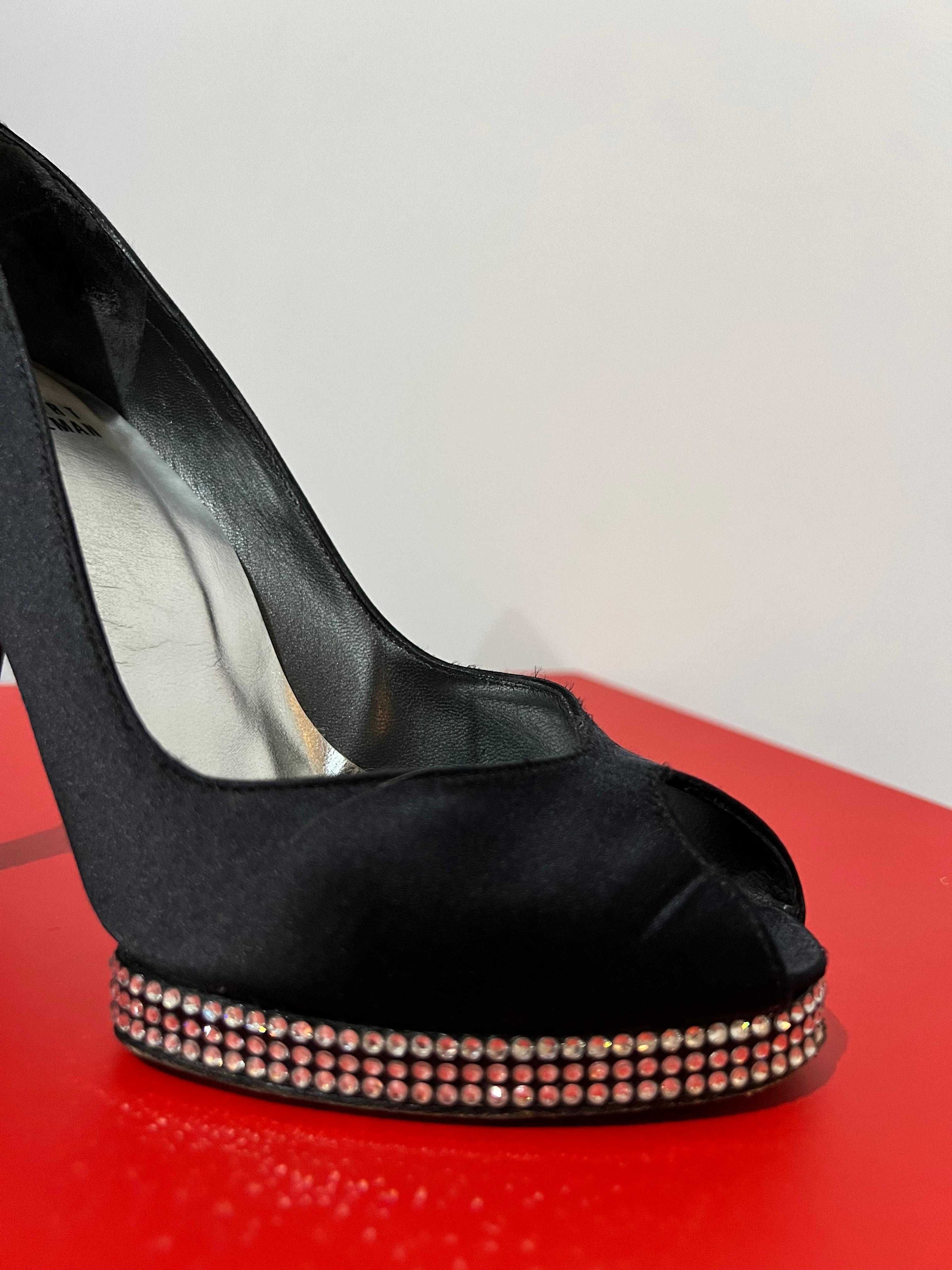 Sapatos prateados Pretos Originais Stuart Weitzman