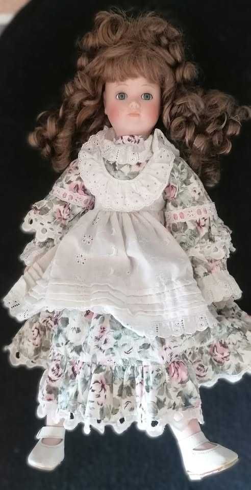 Três Bonecas de Porcelana