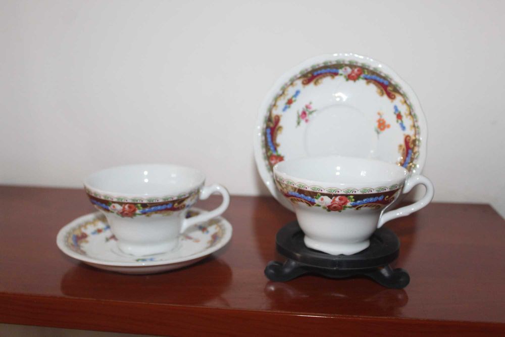 Duas Chávenas de Chá Sem Marca