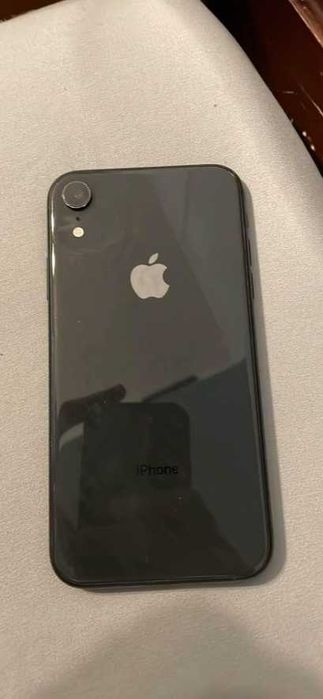 iPhone XR 64g preto otimo estado ,original e capa incluida