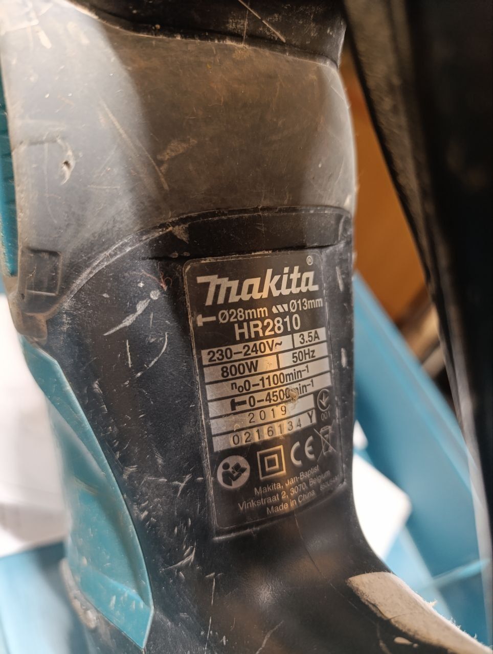 Перфоратор Makita Hr2810