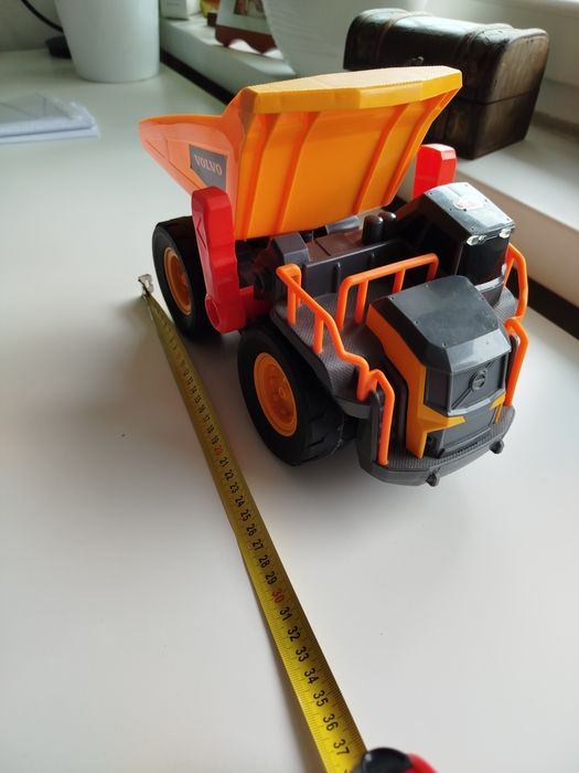 Duża wywrotka volvo