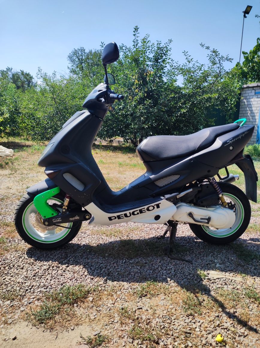 Продам скутер Peugeot Speedlight