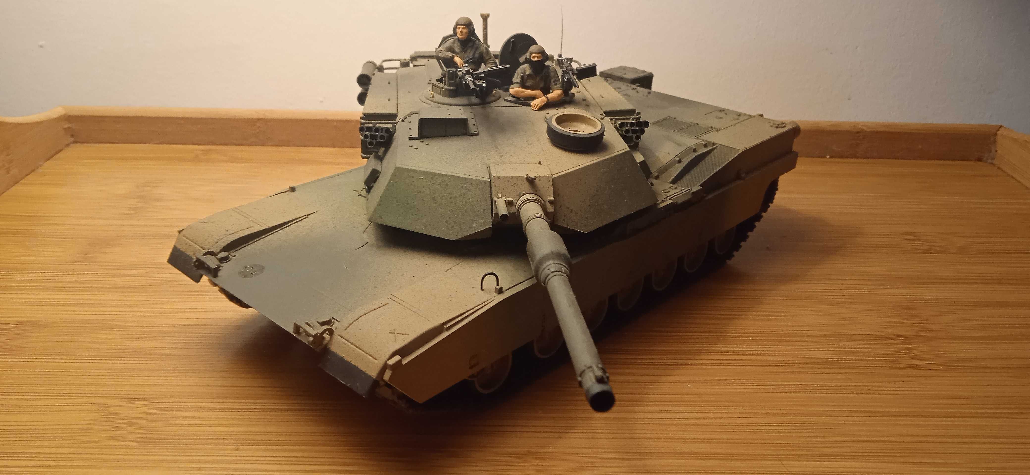 Kit Abrams M1A1 1:35 montagem Academy..