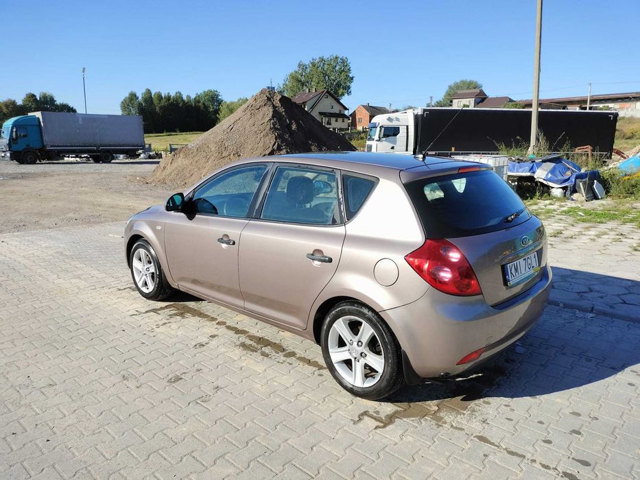 KIA Ceed 1.6 benzyna + LPG, wymieniony silnik, przebieg 155tys. km.