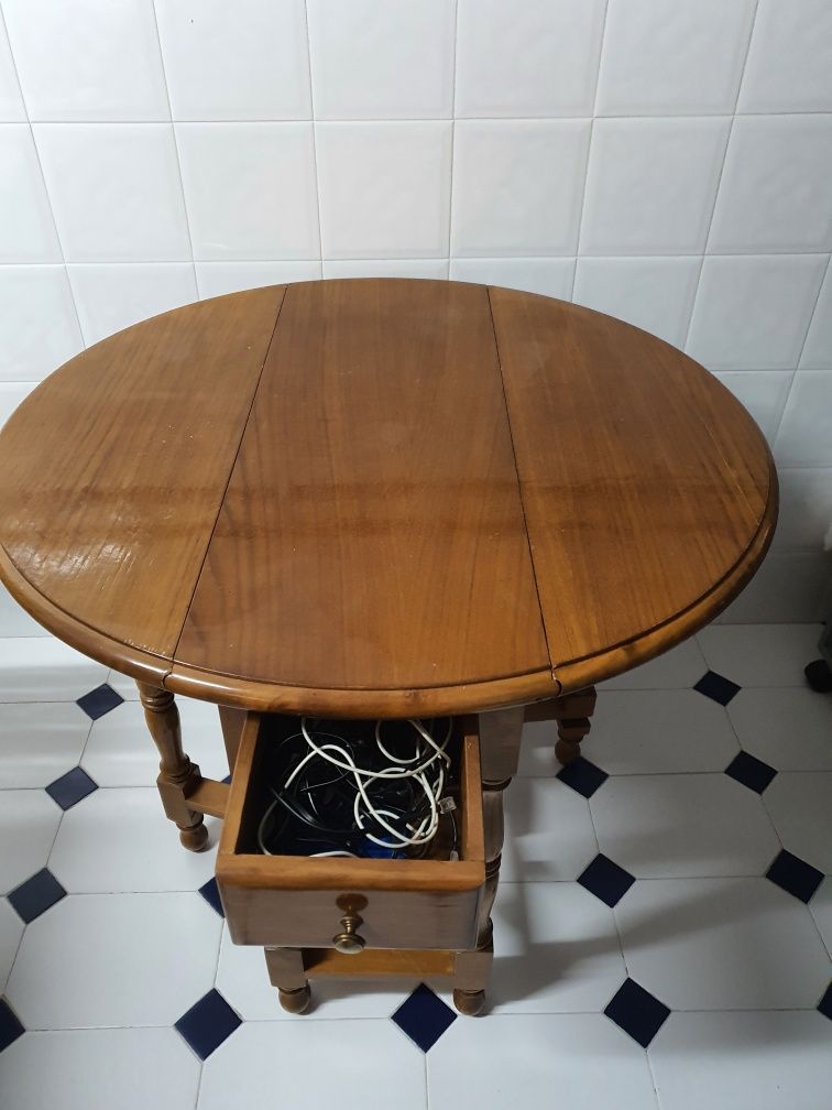 Mesa de Abas em mogno