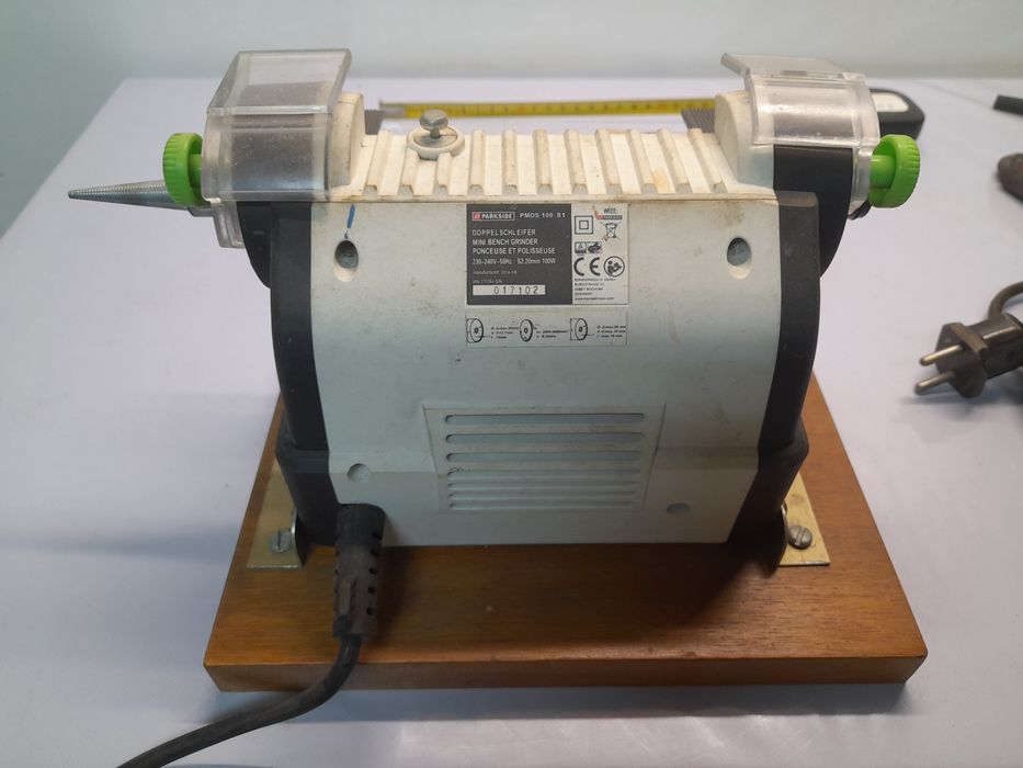 Pequena esmeriladora Parkside