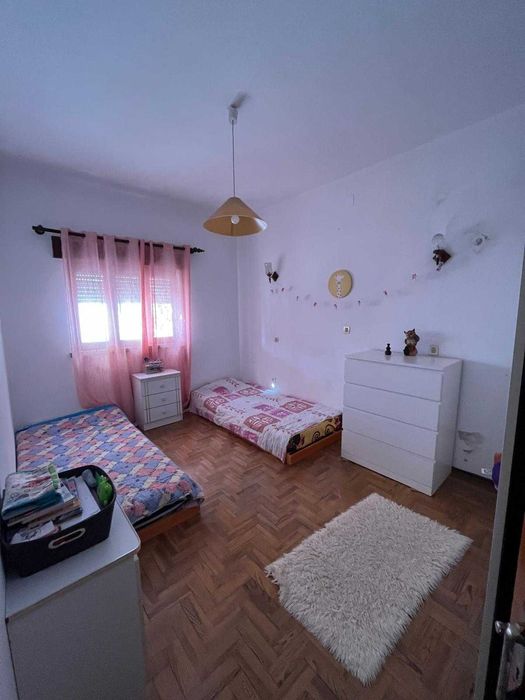 Moradia T4 na Marinha Grande com barracão e anexos