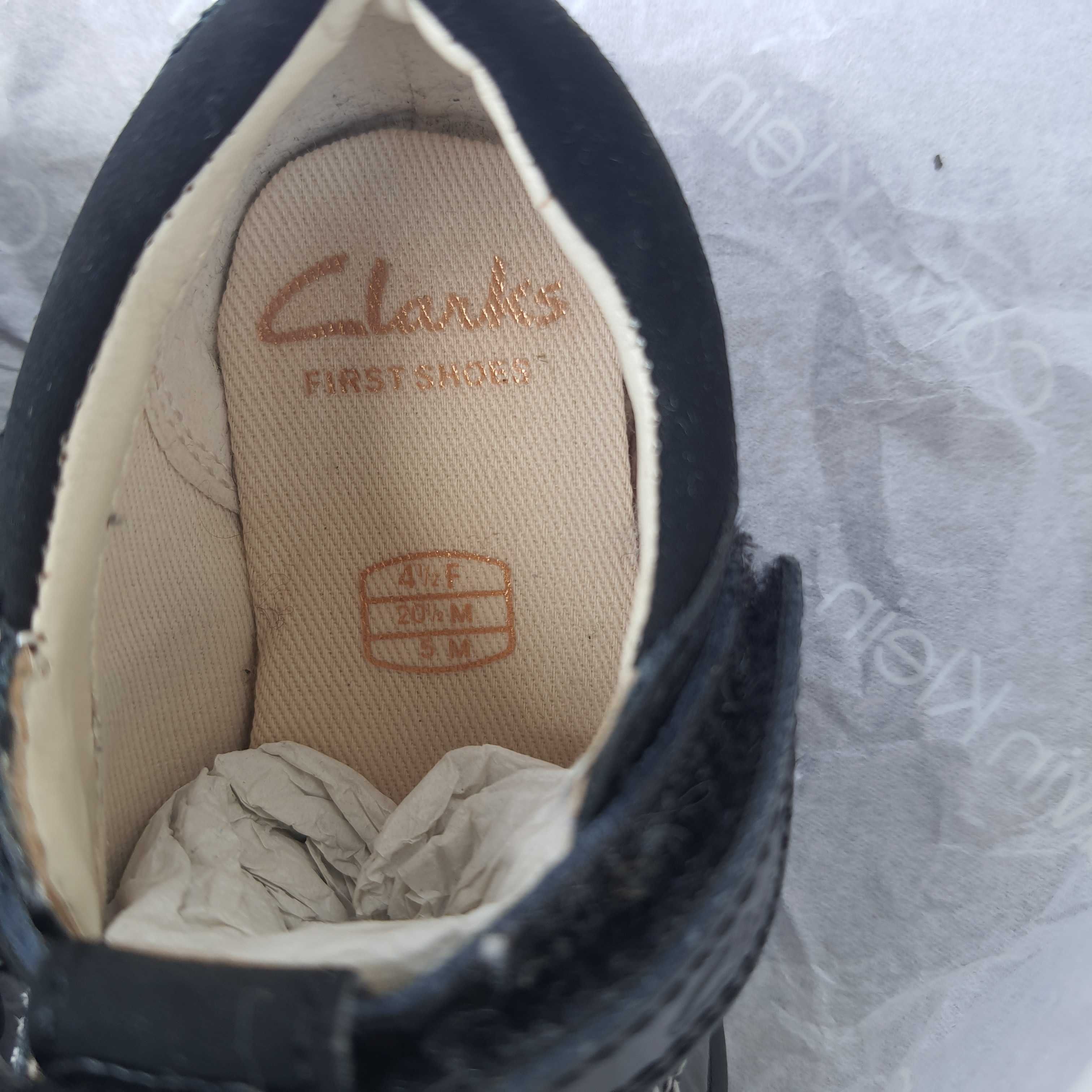 Clarks туфельки для принцеси. Розмір 19. Устілка 14 см. Нові.