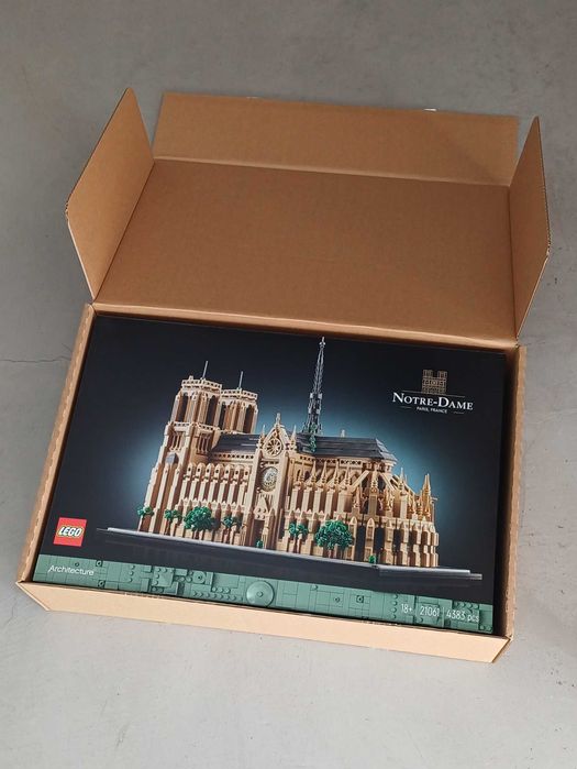 21061 LEGO Architecture Notre Dame Cathedral