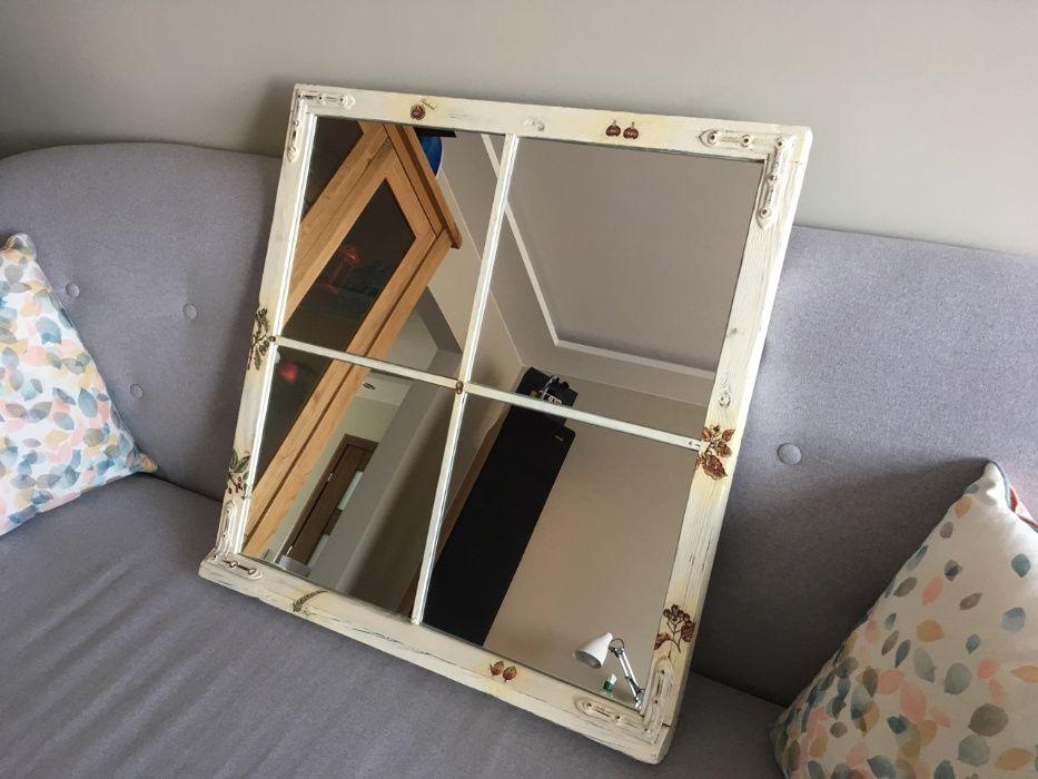 Lustro z ramy okiennej.