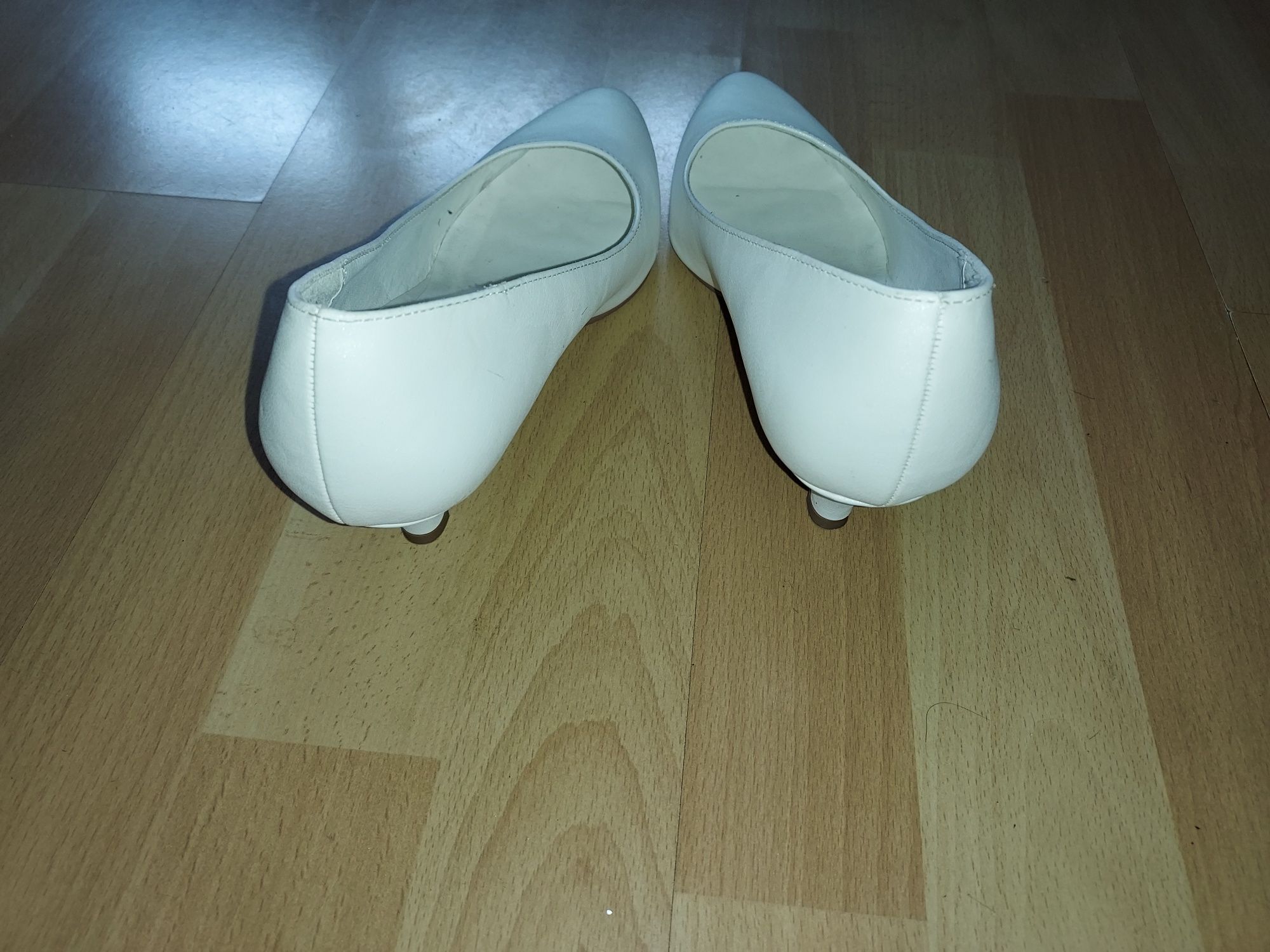 Buty na obcasie 38
