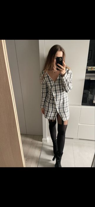 Elegancka biało czarna sukienka szachownica sesja świąteczna