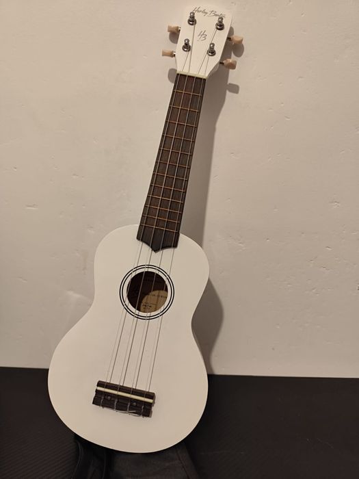 Ukulele Harley Benton White